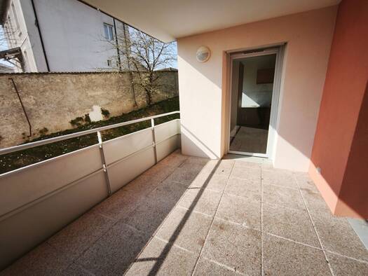 Appartement à louer 910 € 3 pièces 2 chambres 70 m² Étage 1/3 L'Horloge Meximieux 01800