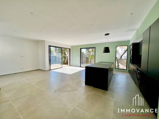 Villa à louer 1 995 € 5 pièces 4 chambres 132 m² 300 m² de terrain Saint-Mathieu-de-Tréviers 34270