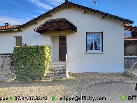 Maison de plain-pied à vendre 160 000 € 5 pièces 3 chambres 110 m² 1 744 m² de terrain Saint-Amant-de-Nouère 16170