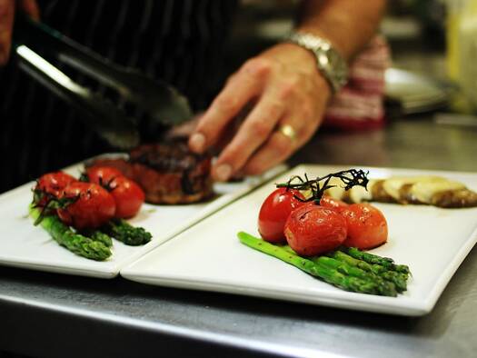 Restaurant à vendre Fonds de commerce 450 000 € 200 m² d'espace de restauration Est Roquevaire 13360