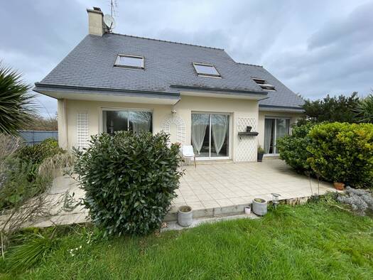 Maison de plain-pied à vendre 409 800 € 6 pièces 3 chambres 104 m² 890 m² de terrain Mousterlin Fouesnant 29170