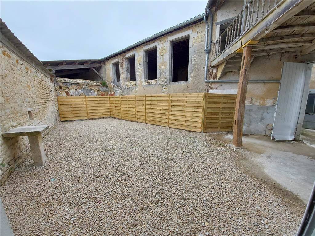 Maison 4 pièces 186 m² · à Aigre · 185,9 m² · 839 €/mois