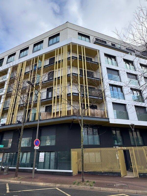 Appartement 4 pièces 86 m² · à Suresnes · 85,6 m² · 2 509 €