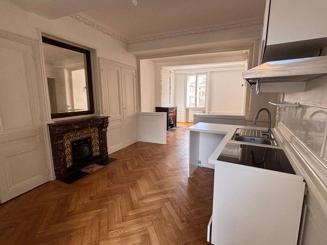Appartement 2 pièces 50 m² · à Saint-Genis-Laval · 49,6 m² · 769 €/mois