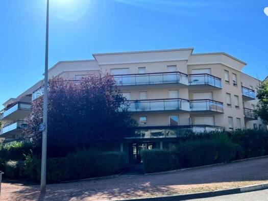 Appartement à vendre 223 000 € 3 pièces 2 chambres 70 m² RDC Dijon 21000