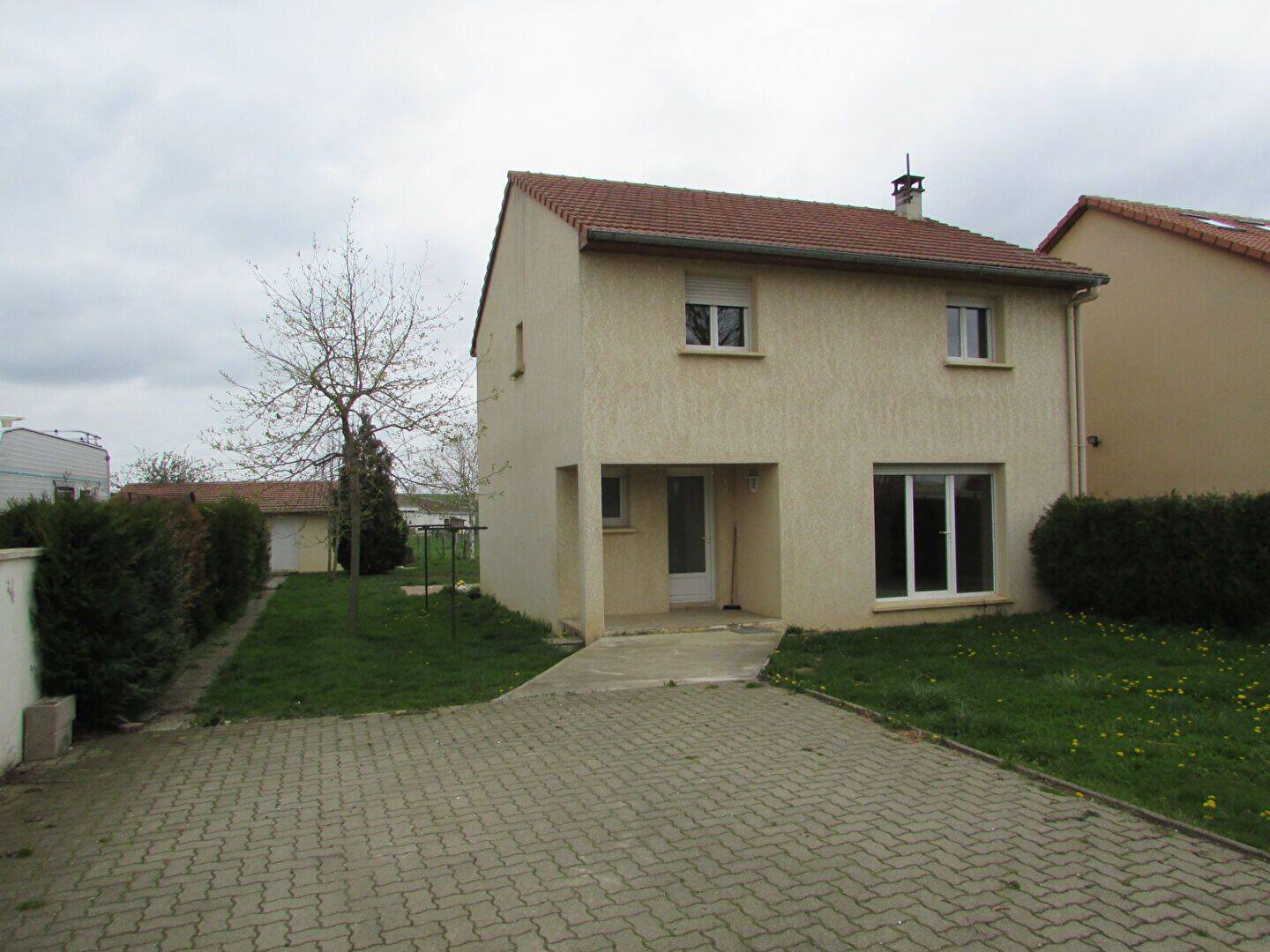 Maison 5 pièces 112 m² · à Courbesseaux · 112,1 m² · 900 €