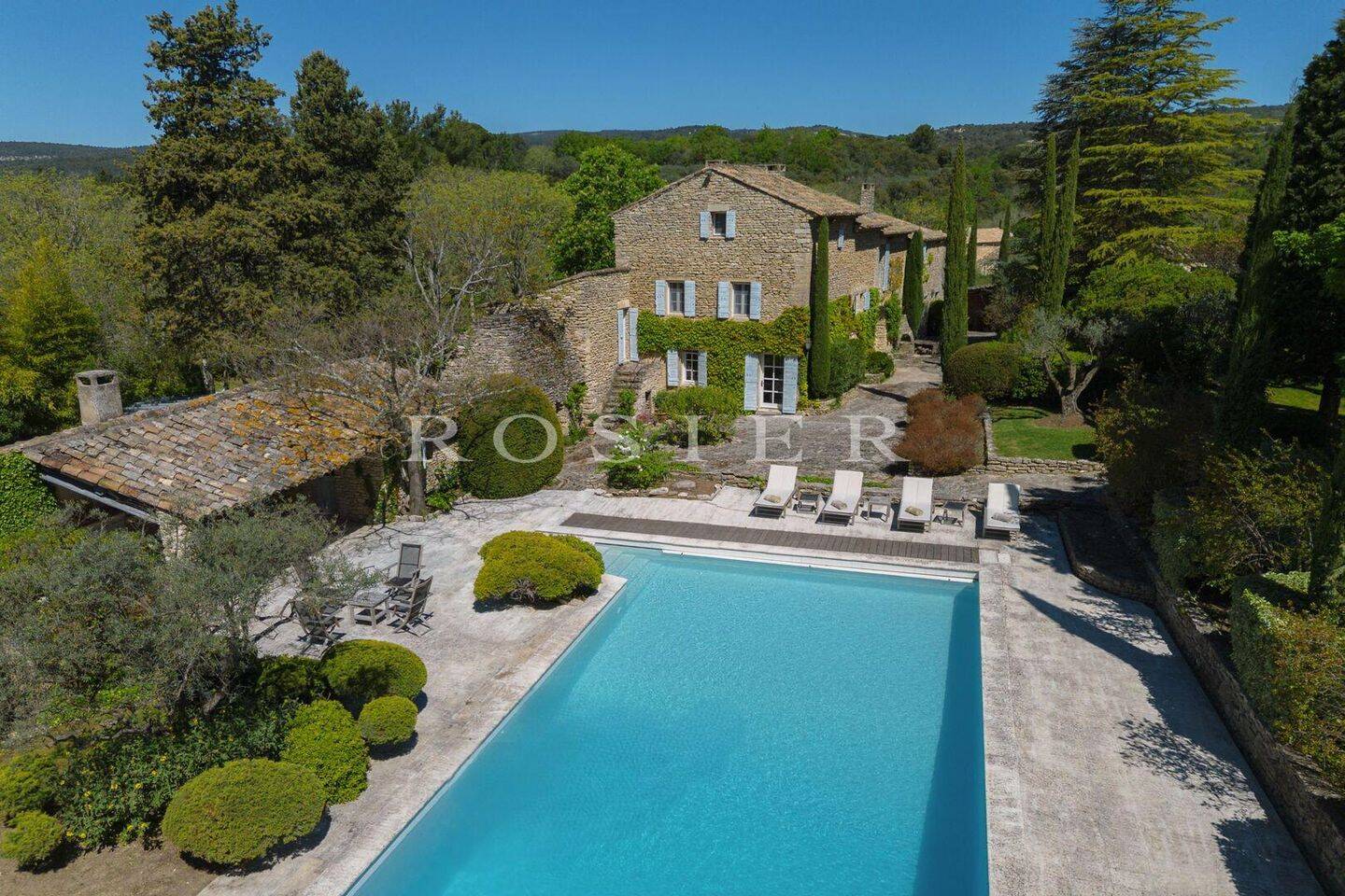 Maison 8 pièces 300 m² · à Gordes · 300 m² · 2 800 000 €