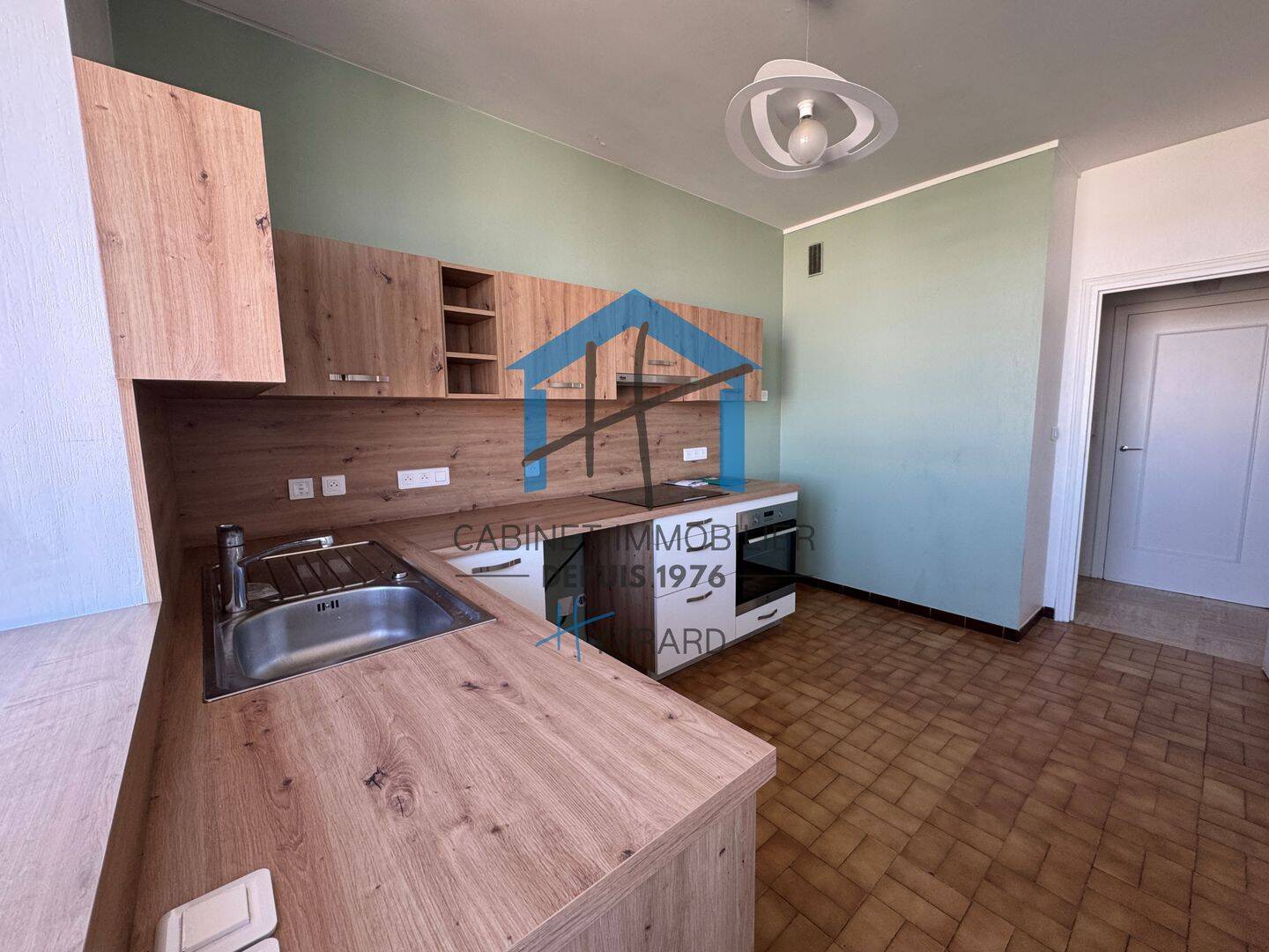 Appartement 4 pièces 103 m² · à Saint-Étienne · 103 m² · 977 €