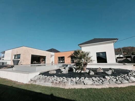 Maison de plain-pied à vendre - Première occupation 599 000 € 6 pièces 3 chambres 200 m² 1 250 m² de terrain Morlaàs 64160