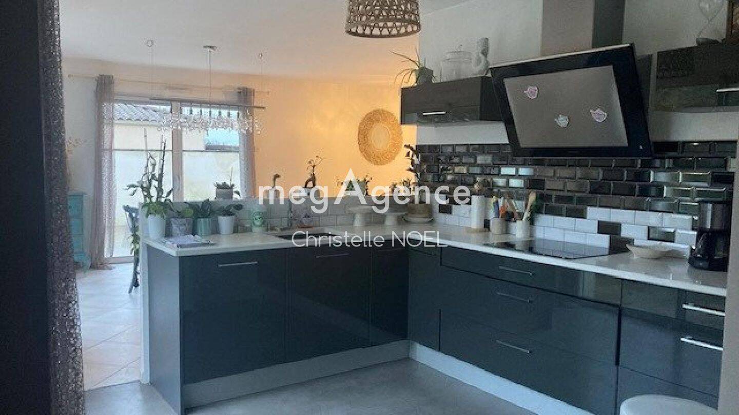 Maison 5 pièces 123 m² · à Sainte-Gemme-la-Plaine · 123 m² · 310 000 €