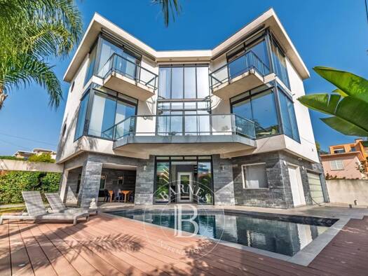 Villa à vendre 2 250 000 € 7 pièces 4 chambres 240,2 m² 629 m² de terrain Cros de Cagnes-Les Vespins Cagnes-sur-Mer 06800