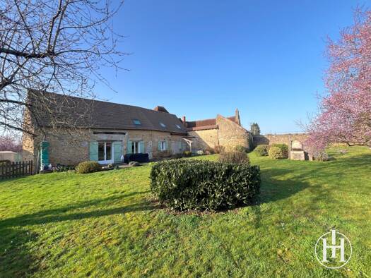 Maison à vendre 162 000 € 4 pièces 3 chambres 152 m² 1 103 m² de terrain Ainay-le-Château 03360