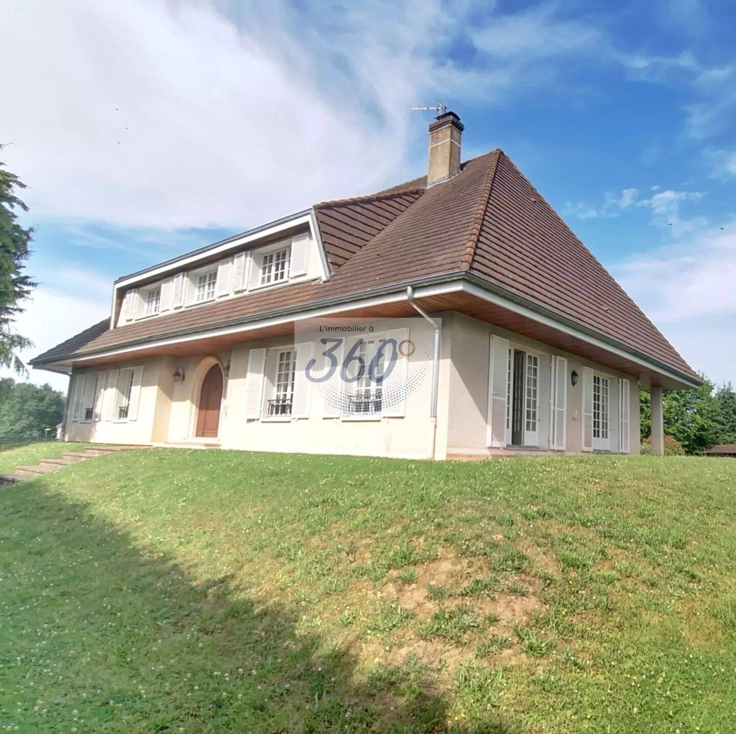 Maison 10 pièces 374 m² · à Saint-Germain-du-Bois · 373,8 m² · 320 000 €