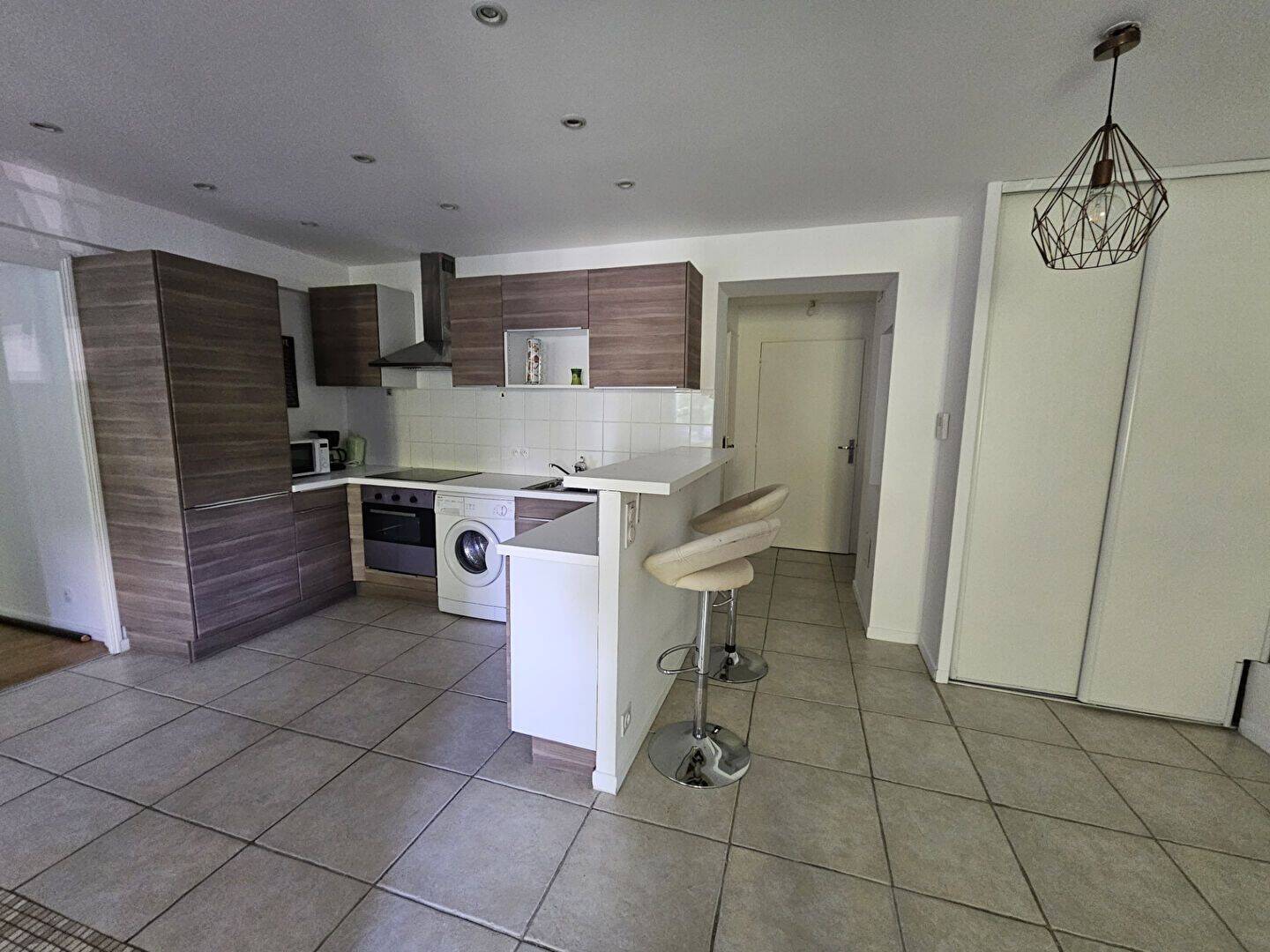 Appartement 2 pièces 59 m² · à Écully · 58,6 m² · 898 €
