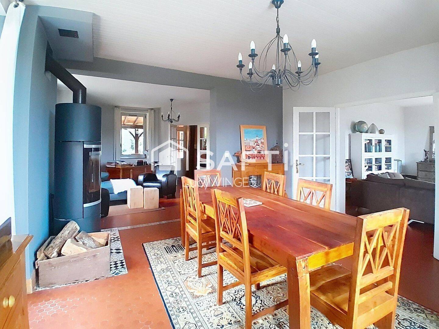 Maison 6 pièces 230 m² · à Caillac · 230 m² · 437 000 €
