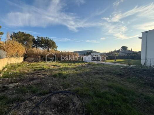 Terrain constructible viabilisé à vendre 364 000 € 810 m² de terrain Ventabren 13122