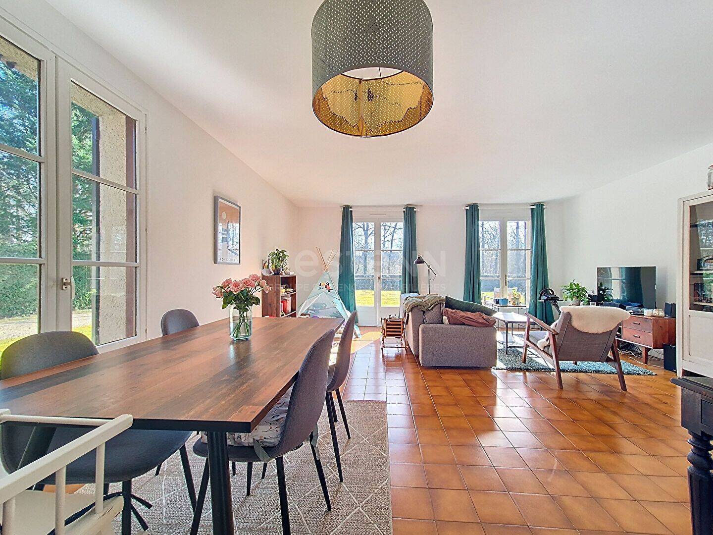 Maison 10 pièces 270 m² · à Lamorlaye · 270 m² · 650 000 €