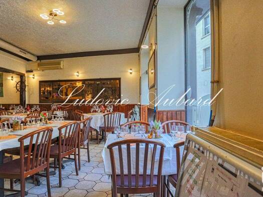 Local commercial à vendre 117 000 € 121 m² de surface de vente Centre Ville Pontoise 95300