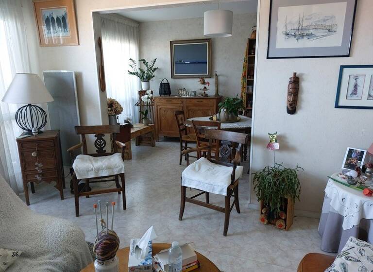 Appartement en viager Bouquet 117 200 € 4 pièces 2<br/>chambres 79 m²<br/>superficie 4ème<br/>étage Saraillere-Ronceval-Seigliere Cenon 33150