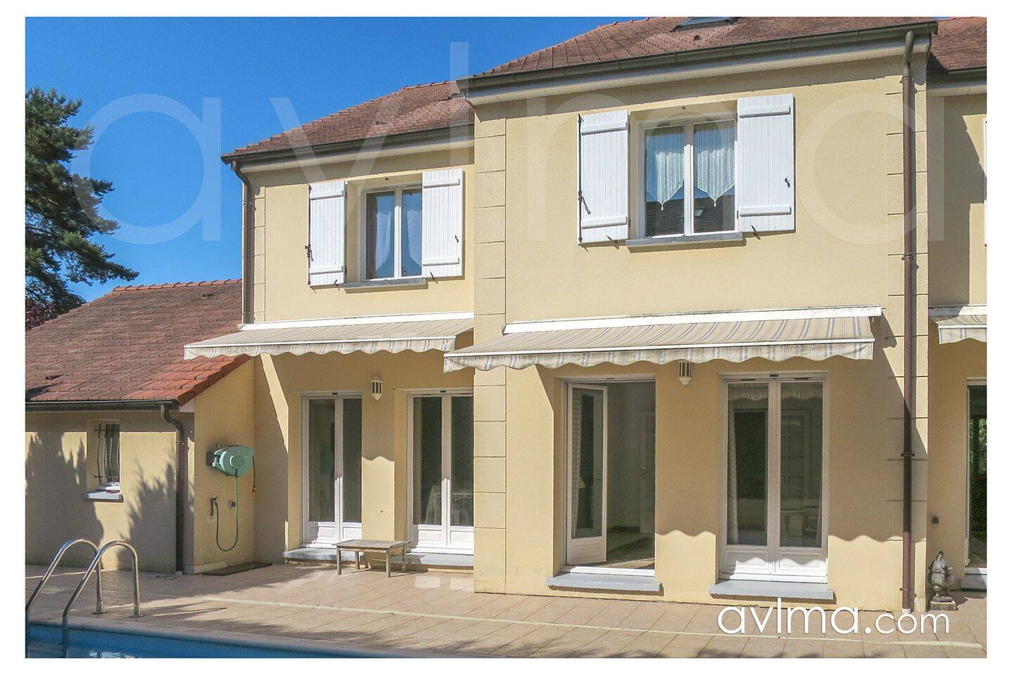 Maison 10 pièces 240 m² · à Saint-Germain-en-Laye · 240 m² · 1 349 000 €