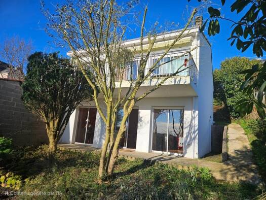 Maison de plain-pied à vendre 165 000 € 5 pièces 3 chambres 126 m² 750 m² de terrain Crevant-Descartes Thouars 79100