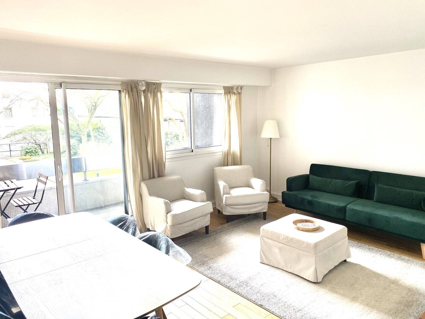 Appartement à louer 3059 € 3 059 € /mois charges comprises Comparez les déménageurs 4 pièces • 3 chambres • 84,7 m² • 1er étage Auteuil Sud, Paris 16ème arrondissement (75016) 9 42 62 72 88 Calculer un temps de trajet Pour aller au travail, à l’école, ... - photo 1