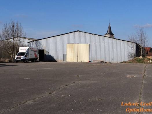 Entrepôt à vendre 90 000 € 7 400 m² d'espace de stockage Saint-Blin 52700