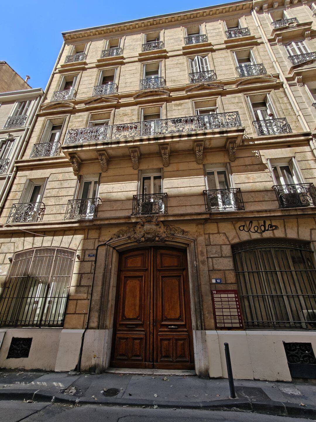 Appartement 6 pièces 180 m² · à Marseille 6ème Arrondissement · 180 m² · 1 750 €/mois