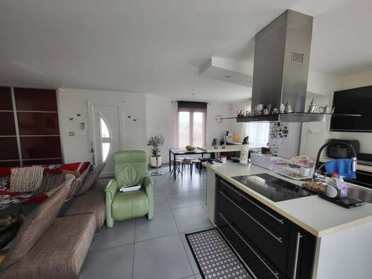 Maison de plain-pied à vendre 270 000 € 5 pièces 3 chambres 91 m² 914 m² de terrain Longuyon 54260