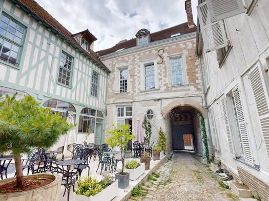 Immeuble à vendre 1 780 000 € 575 m² Cathédrale Troyes 10000