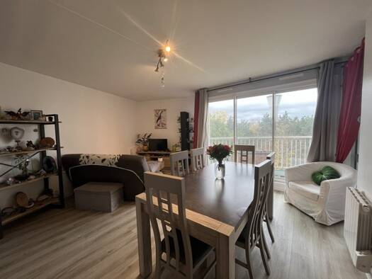 Appartement à vendre 128 000 € 2 pièces 1 chambre 61 m² Étage 5/10 Branchoire Chambray-lès-Tours 37170