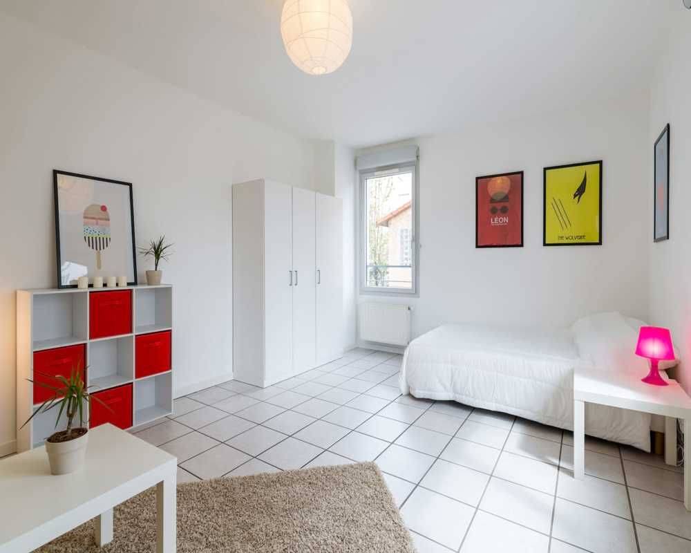 Appartement 5 pièces 100 m² · à Lyon 7ème Arrondissement · 100 m² · 730 €