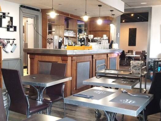 Boutique avec bail commercial 286 m² de surface de vente Est Miribel 01700