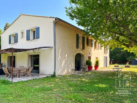 Mas à vendre 995 000 € 11 pièces 6 chambres 340 m² 18 000 m² de terrain Graveson 13690