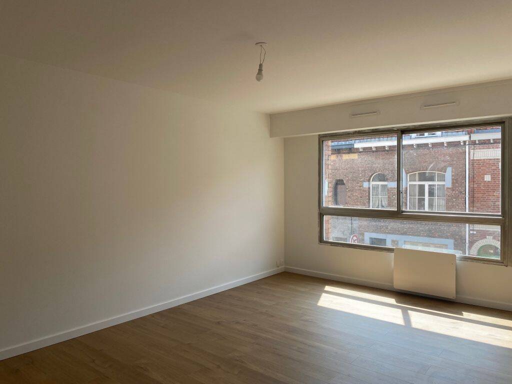 Appartement 1 pièce 30 m² · à Lille · 29,8 m² · 596 €