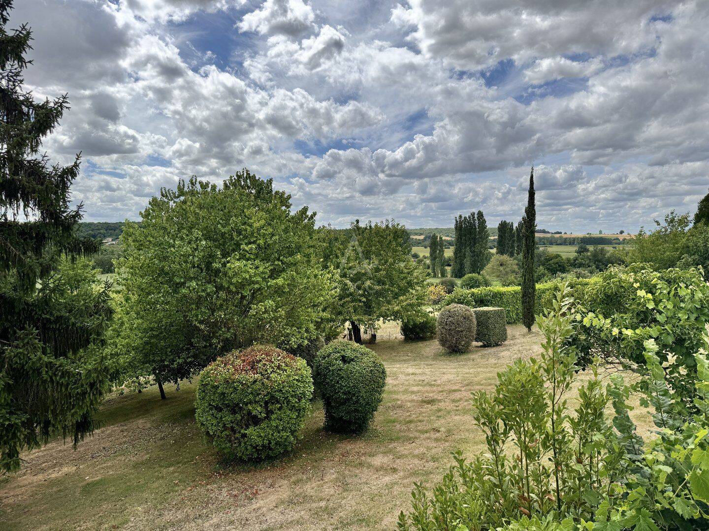 Maison 9 pièces 160 m² · à Mouthiers-sur-Boëme · 160 m² · 369 000 €