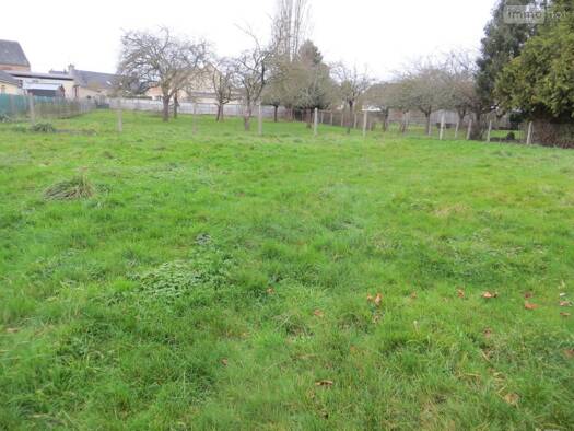 Terrain constructible à vendre 33 000 € 1 700 m² de terrain Vire Normandie 14500