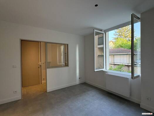 Appartement à vendre 89 000 € 2 pièces 1 chambre 32,2 m² RDC/2 Berriat-Ampere Grenoble 38000