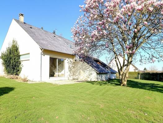 Maison à vendre 395 000 € 7 pièces 4 chambres 161 m² 3 030 m² de terrain Agnetz 60600