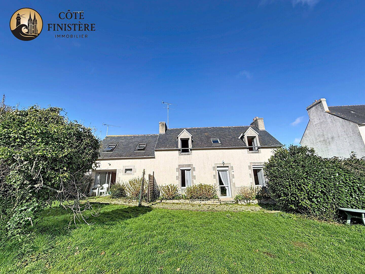 Maison 5 pièces 110 m² · à Plonéour-Lanvern · 110 m² · 165 990 €
