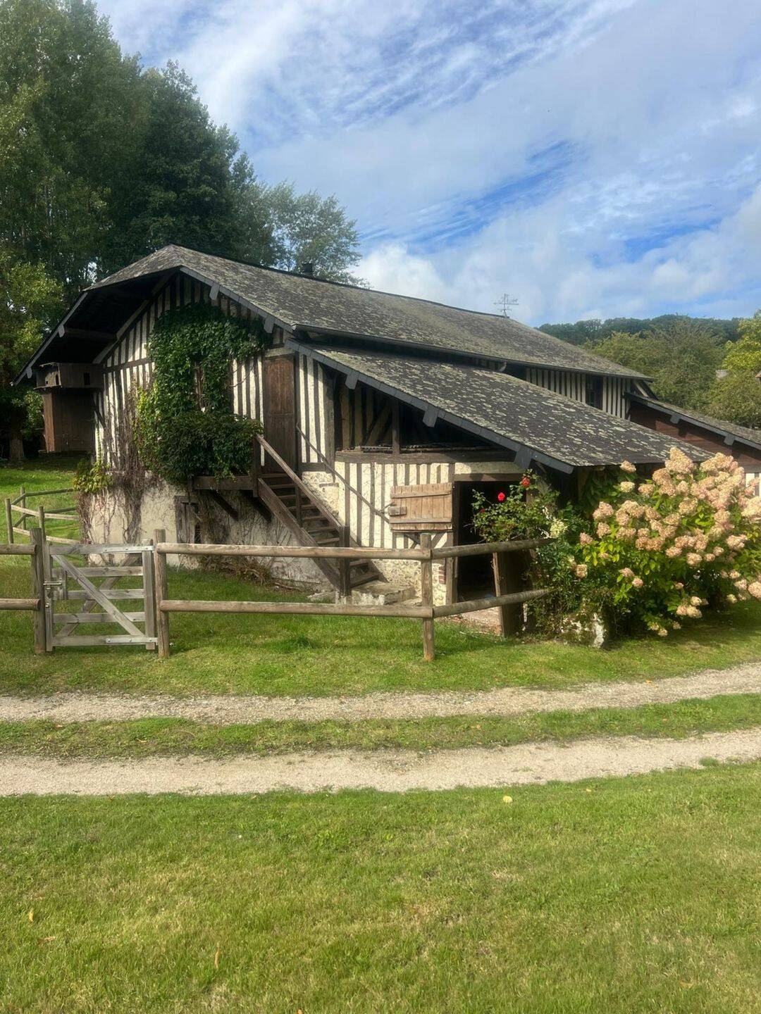 Appartement 4 pièces 114 m² · à Pierrefitte-en-Auge · 114 m² · 2 200 €/mois