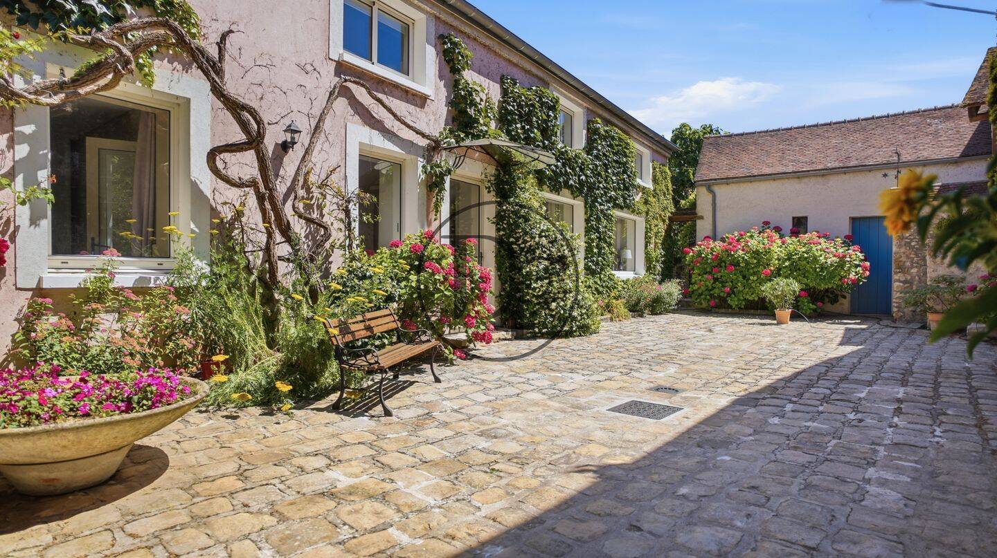 Maison 10 pièces 337 m² · à Bourron-Marlotte · 337 m² · 1 260 000 €