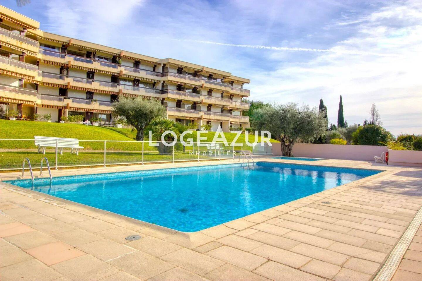 Appartement 2 pièces 61 m² · à Antibes · 60,9 m² · 950 €