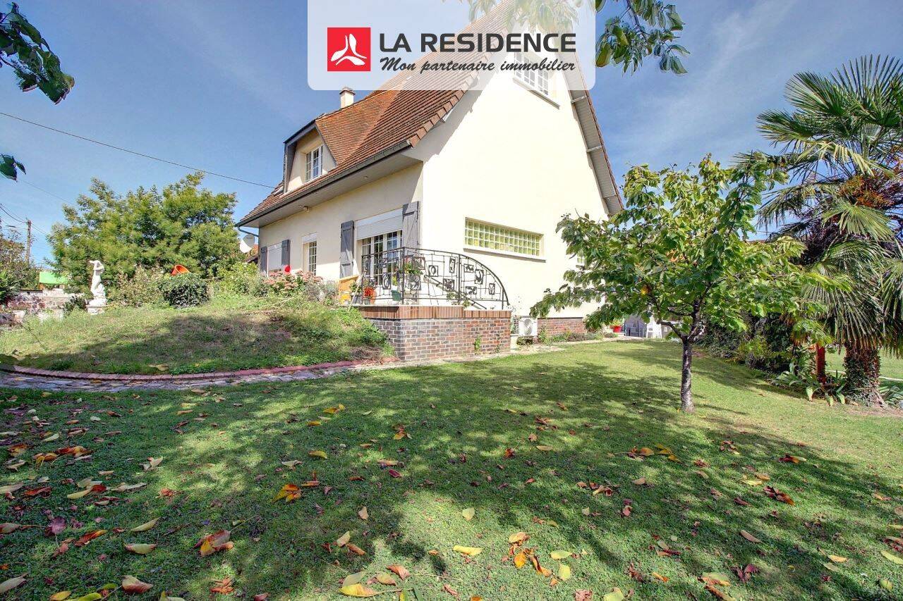 Maison 8 pièces 237 m² · à Oissel · 237 m² · 303 000 €