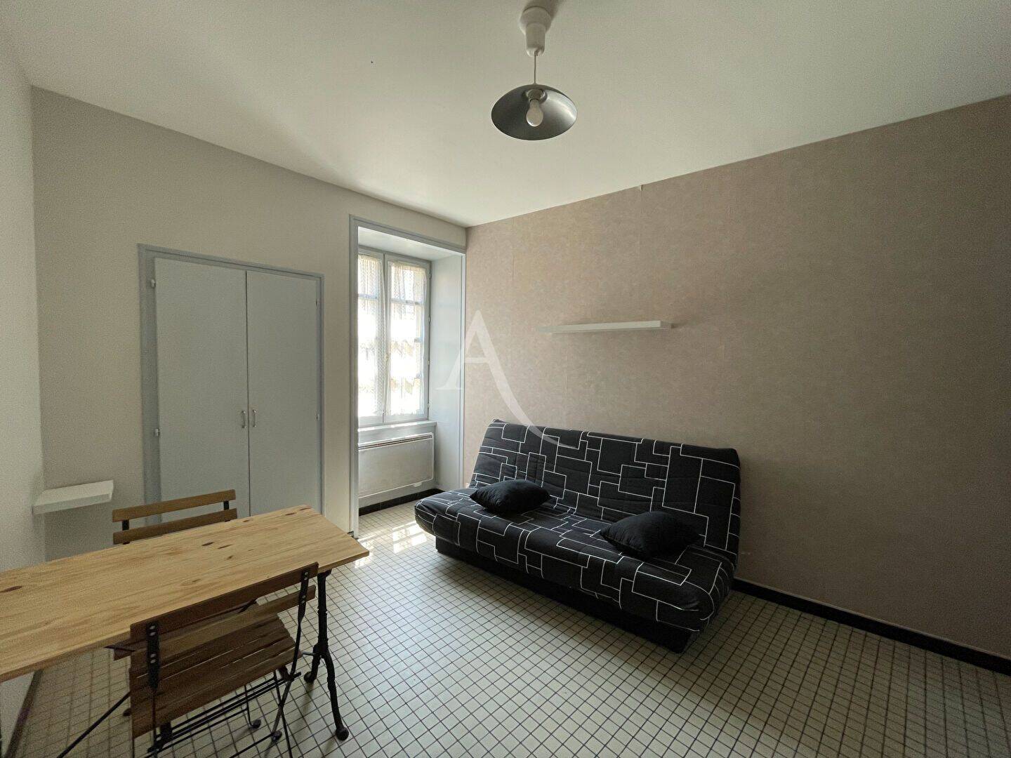 Appartement 1 pièce 16 m² · à Fontenay-le-Comte · 16 m² · 290 €