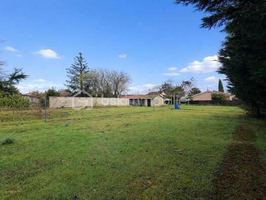 Terrain constructible à vendre 410 000 € 864 m² de terrain La-Jacquiere Meyzieu 69330