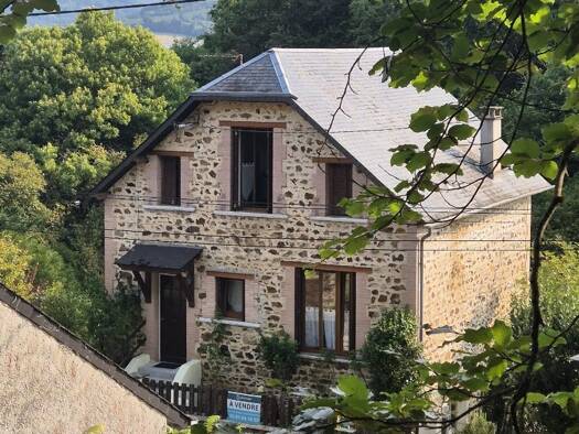 Maison à vendre 137 250 € 6 pièces 3 chambres 85 m² 1 835 m² de terrain Chamberet 19370