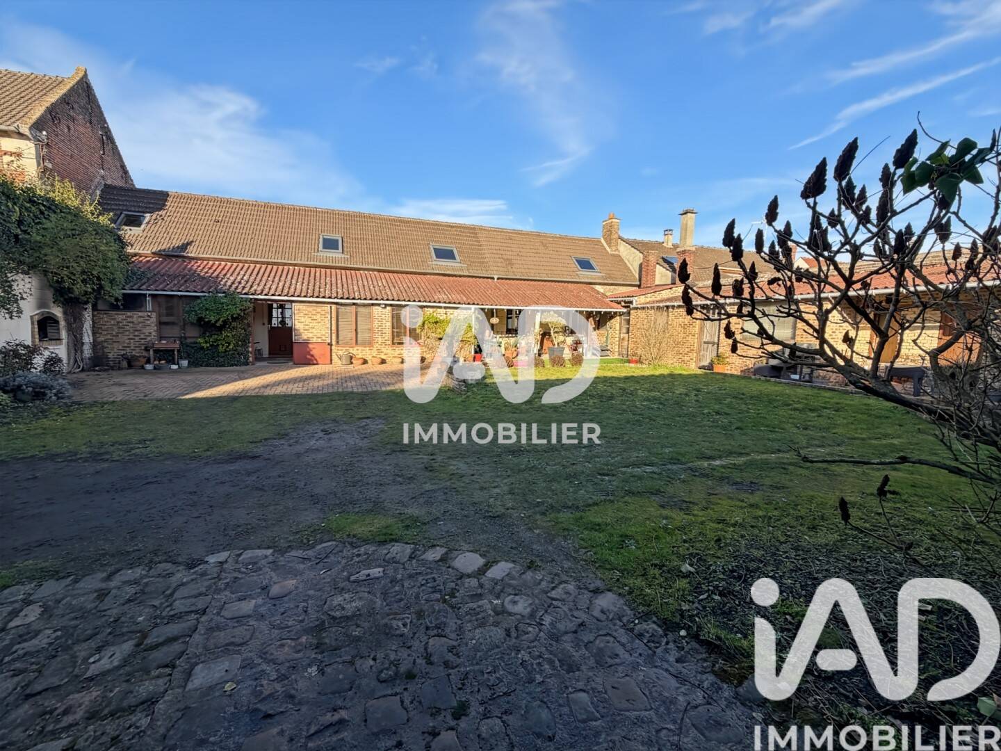 Maison 8 pièces 175 m² · à Chevrières · 175 m² · 370 000 €
