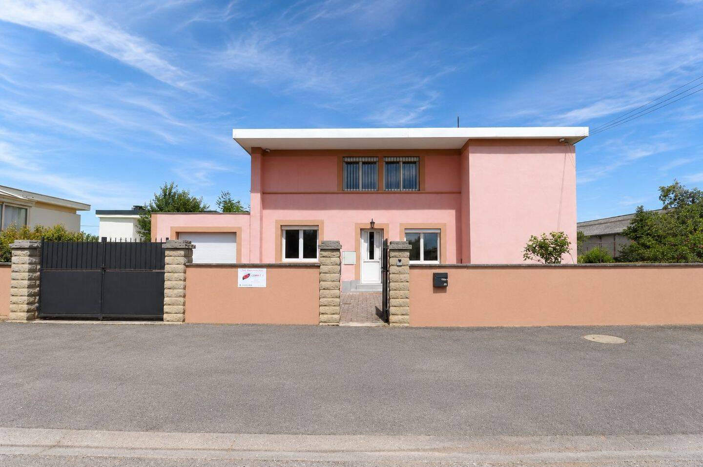 Maison 10 pièces 175 m² · à Genlis · 174,7 m² · 240 000 €