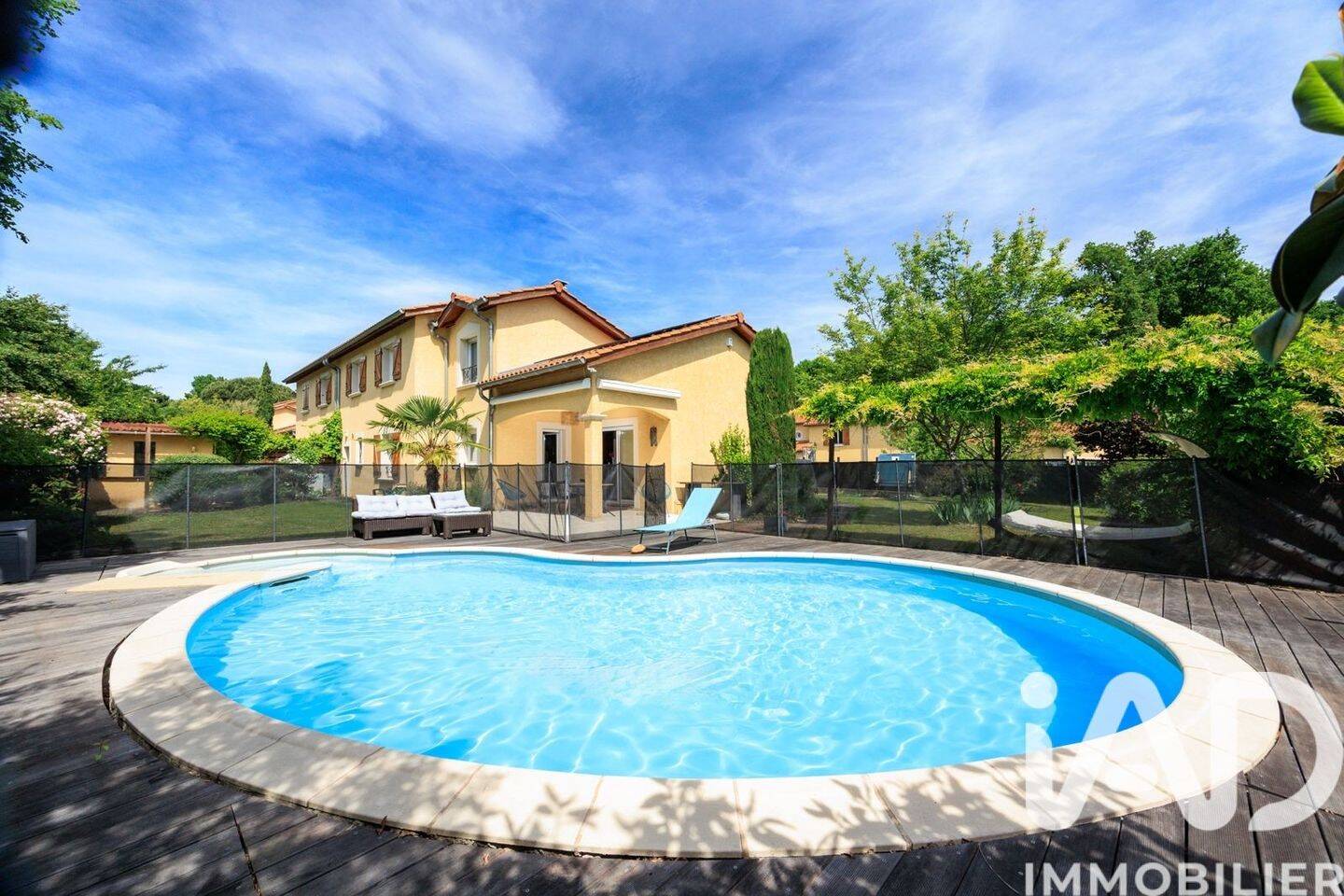 Maison 6 pièces 157 m² · à Saint-Genis-les-Ollières · 157 m² · 695 000 €